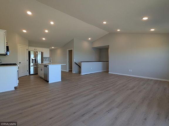 5th image of 2878 Ivy Ave NE