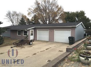 108 Skyview W, Lawton, IA 51030