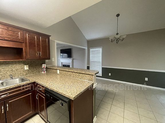 3rd image of 25 Devonshire Dr