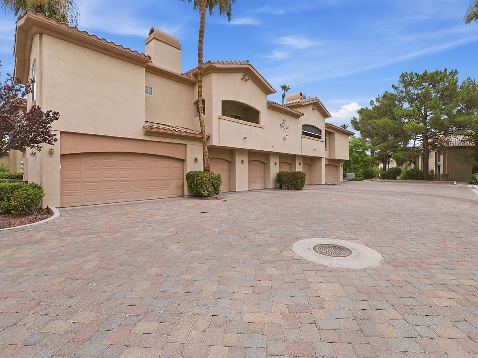 #GuardianRealty 2050 W Warm Spring #3722 Resort Community Rental Garage front_07202026