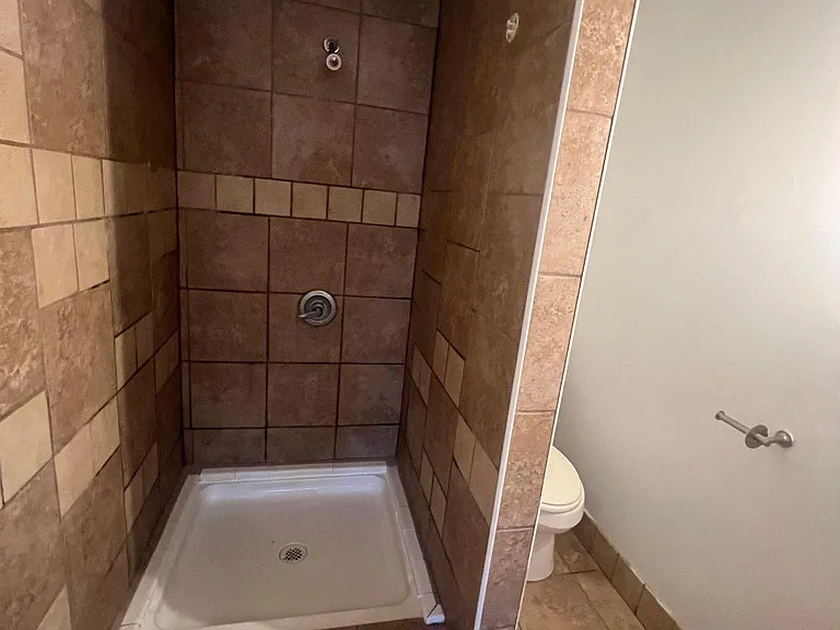 409 Zara St — Photo 19