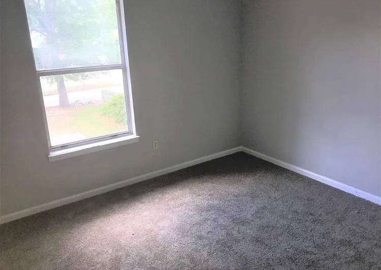 1208 Hyatt Ave — Photo 4
