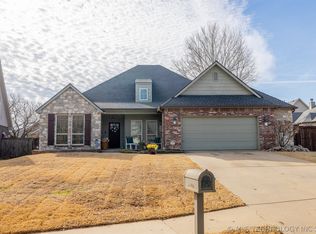 710 W 40th St, Sand Springs, OK 74063
