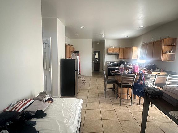 4th image of 141 N 28 Street N