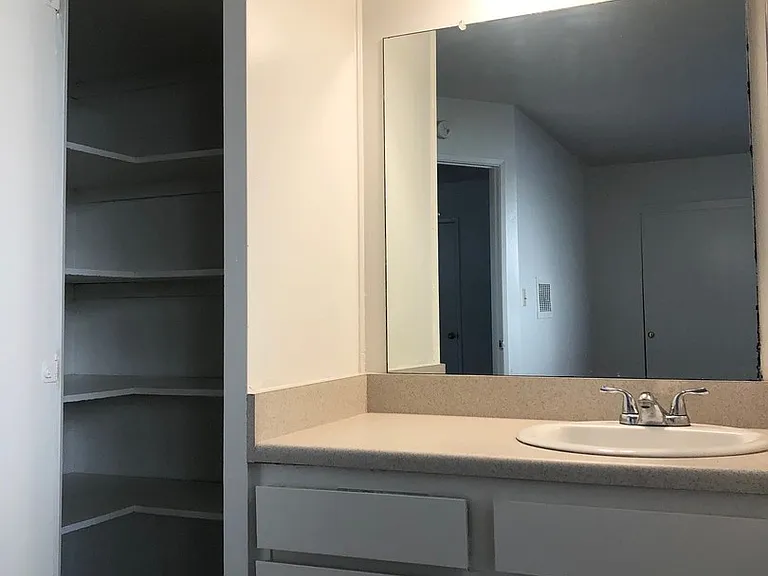Del Norte Apartments — Photo 17