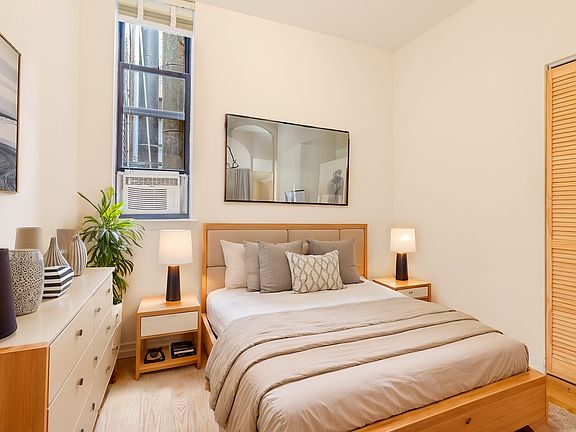 3rd image of 150 E 87th St APT 3C
