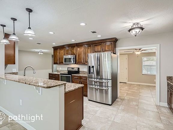 3rd image of 846 Westport Dr