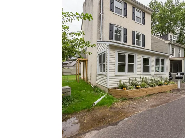 305 Hollow Rd, Phoenixville, PA 19460