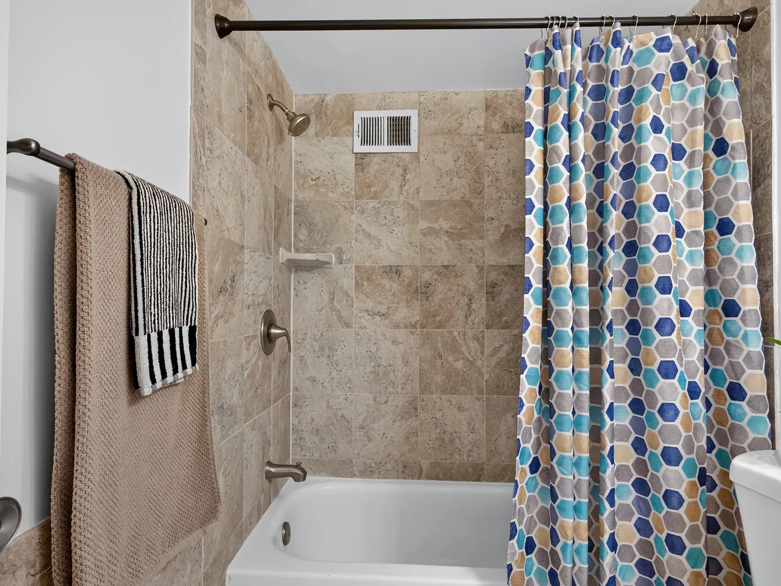 1 bed, 785 sqft, $1,900 — Photo 4