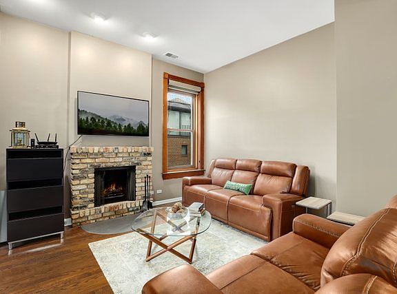 4th image of 551 W Belden Ave APT 2RW