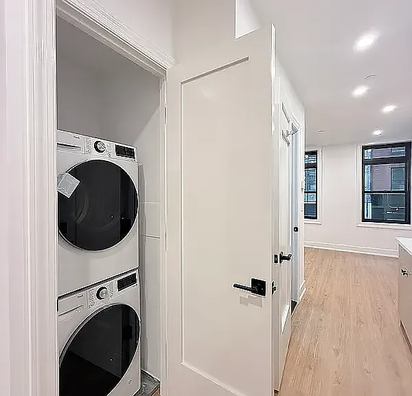 307 W 39th St #2C — Photo 4