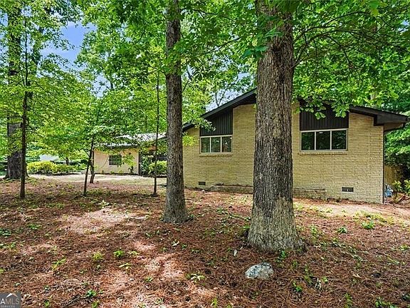 2nd image of 2700 Hawaii Ct