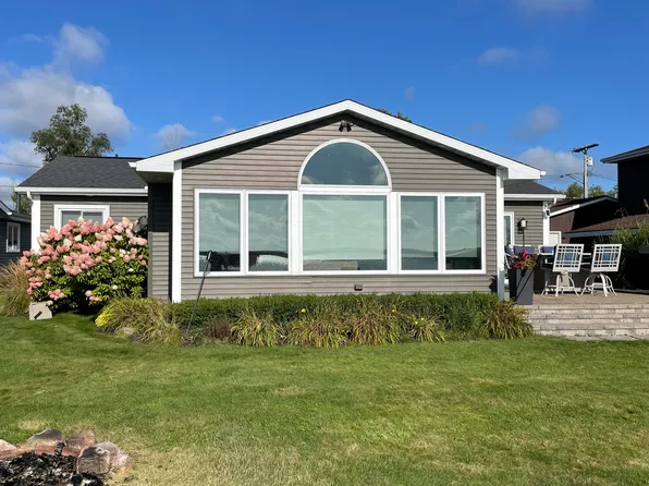 13336 W Shore Dr, Houghton Lake, MI 48629