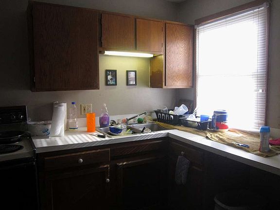 3rd image of 52 Stewart Ave