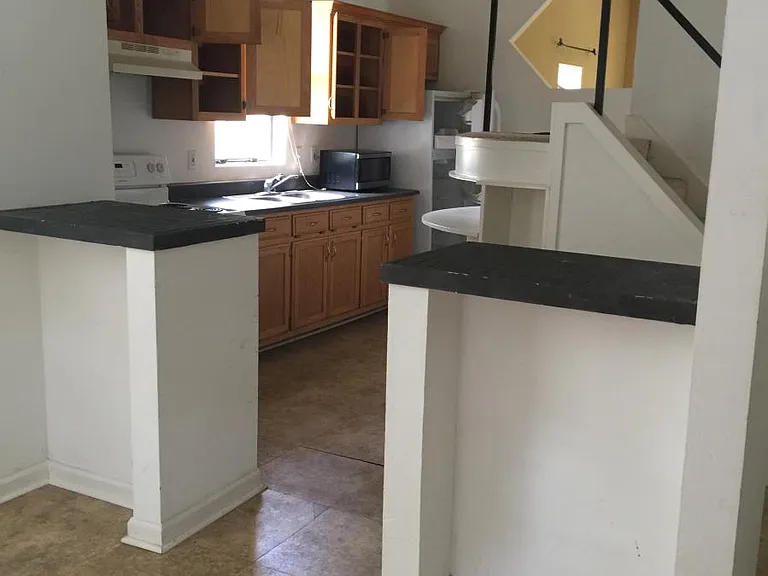 804 Austin Ave — Photo 6