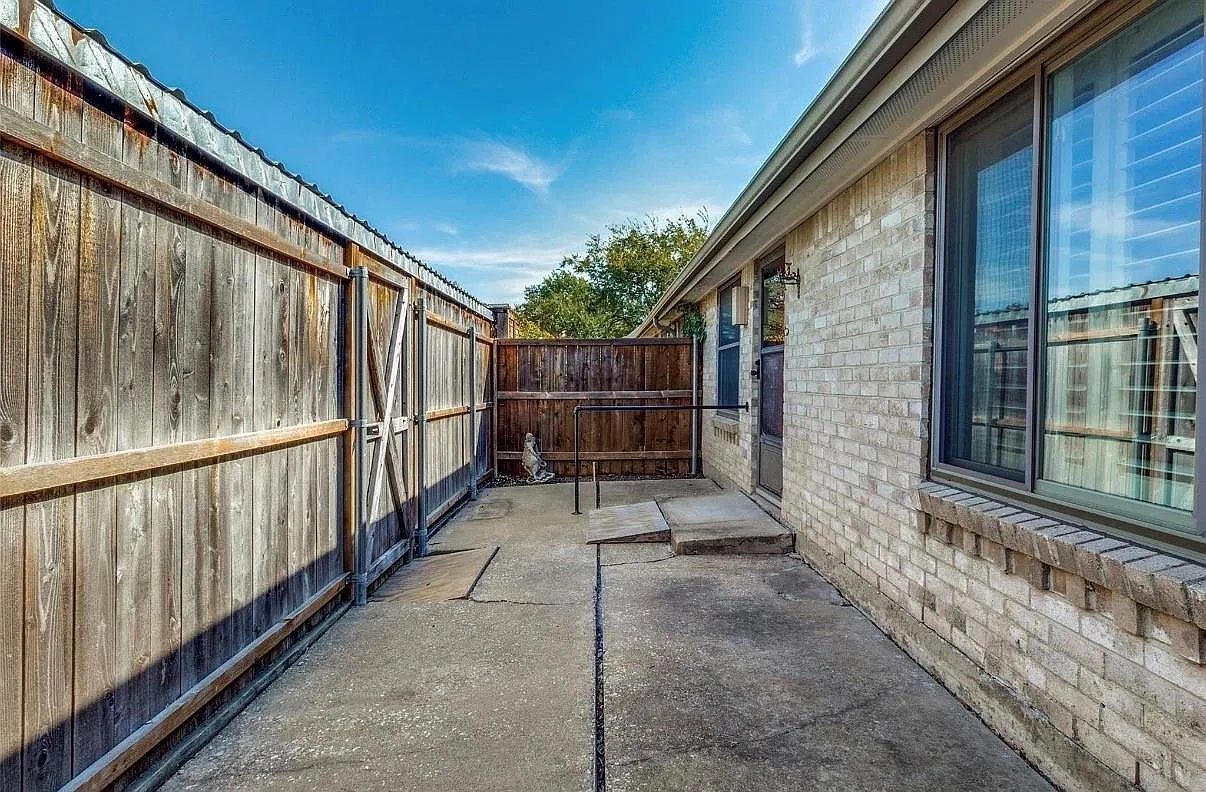 3 bed, 1430 sqft, $2,450 — Photo 3