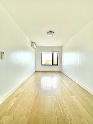 Rented by SUNAMERICA REALTY CHOICE INC