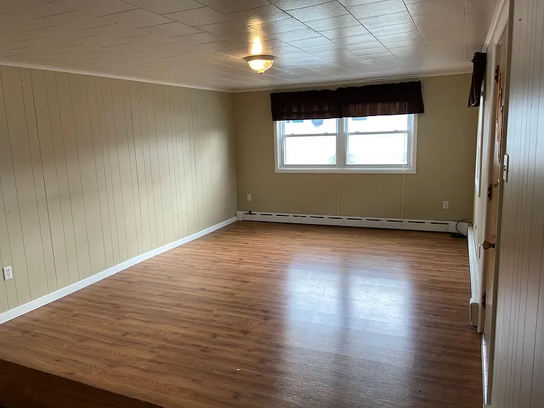 240 E Holland St — Photo 4