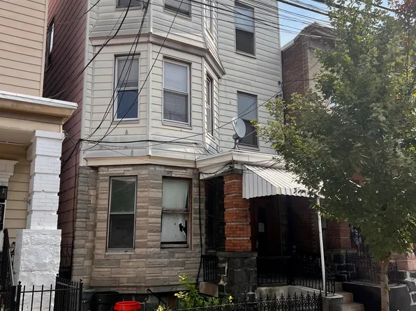 218 Maple St, Weehawken, NJ 07086