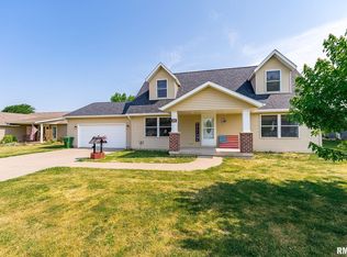 208 3rd St, Durant, IA 52747