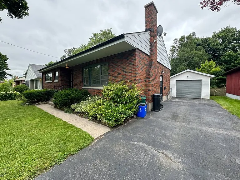 73 Eugenia St #UPPER LEVEL — Photo 29