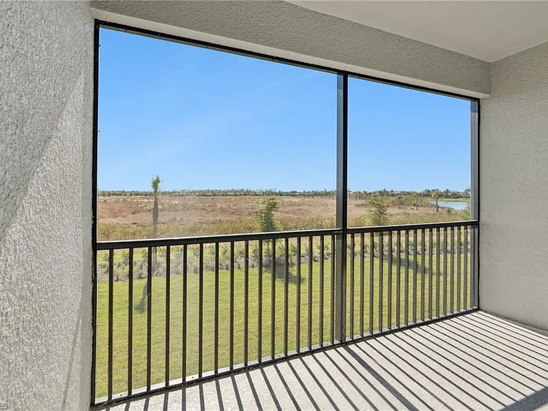 11801 Venetian Lagoon Dr — Photo 32