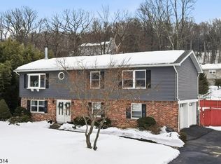 8 Bordeaux Ter, West Milford Twp., NJ 07480