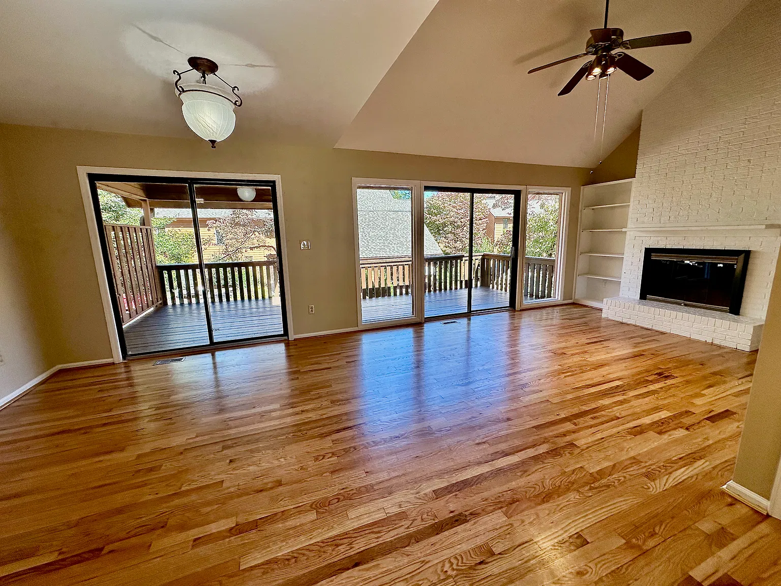 3 bed, 1609 sqft, $2,200 — Photo 2