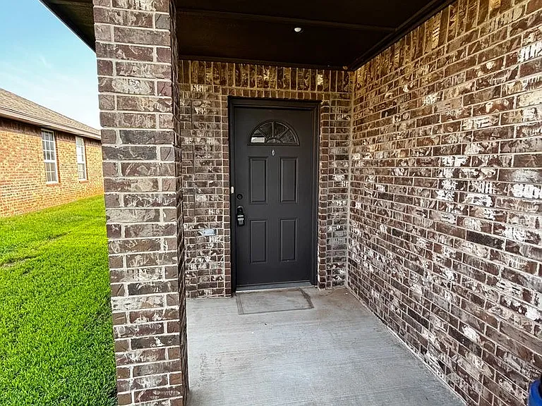 1857 Post Oak Rd — Photo 2