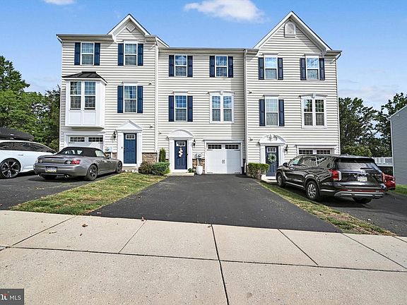 2nd image of 1815 Honeysuckle Ct