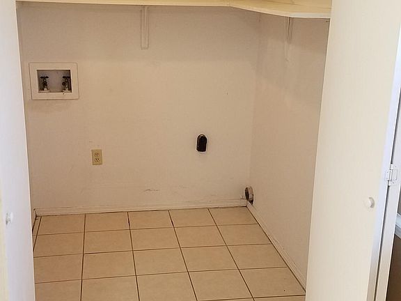 4th image of 628 Archer Ct