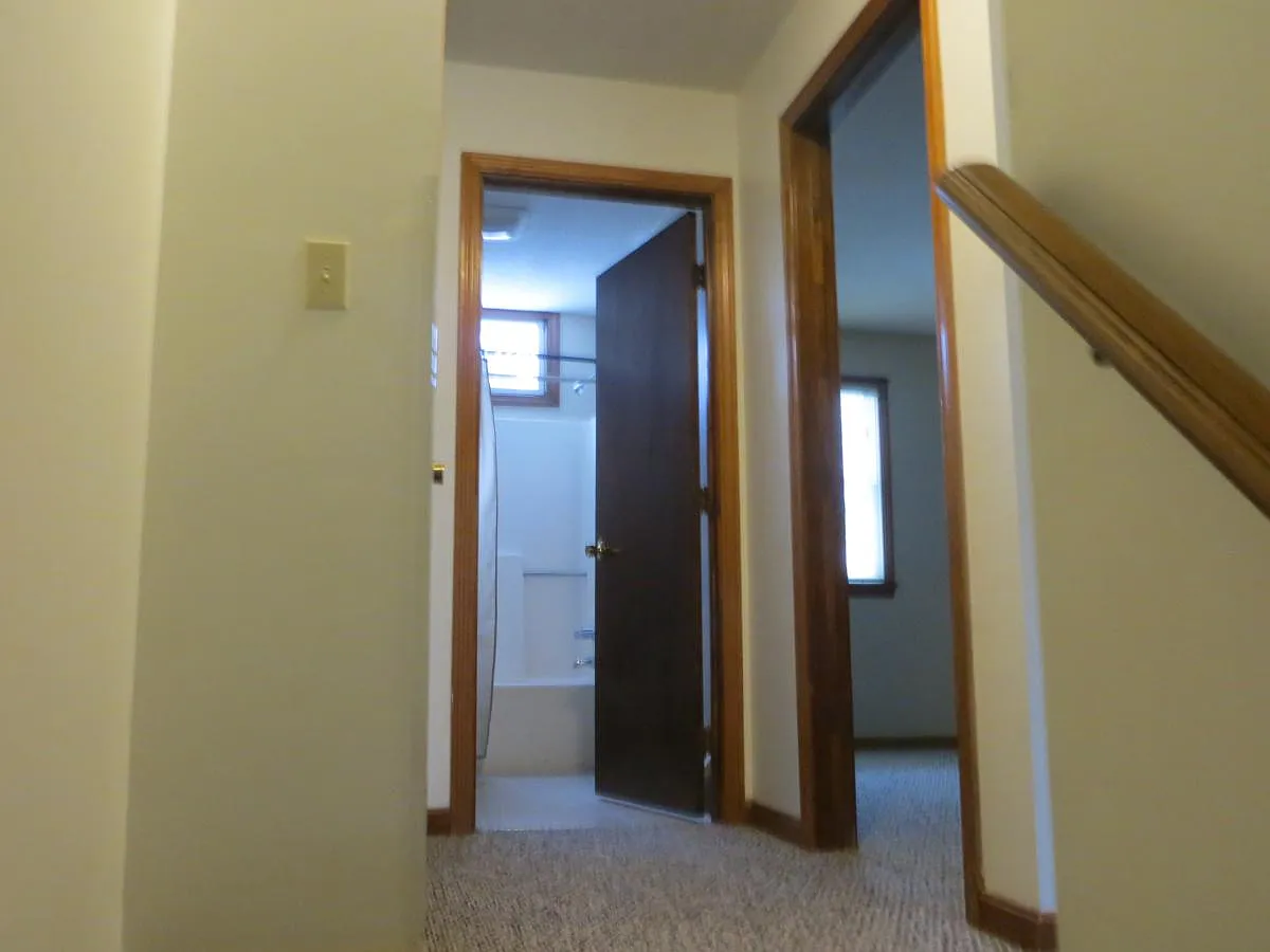 2 bed, 1.5 bath, 1050 sqft, $1,485 — Photo 2