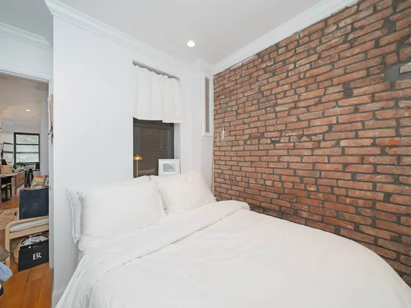 410 East 64th Street image 9 of 12