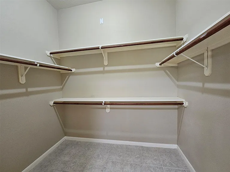 1079 Shadow Glenn Dr — Photo 8