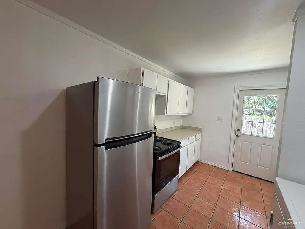 2 bed, 1.0 bath, 840 sqft, $750 — Photo 2