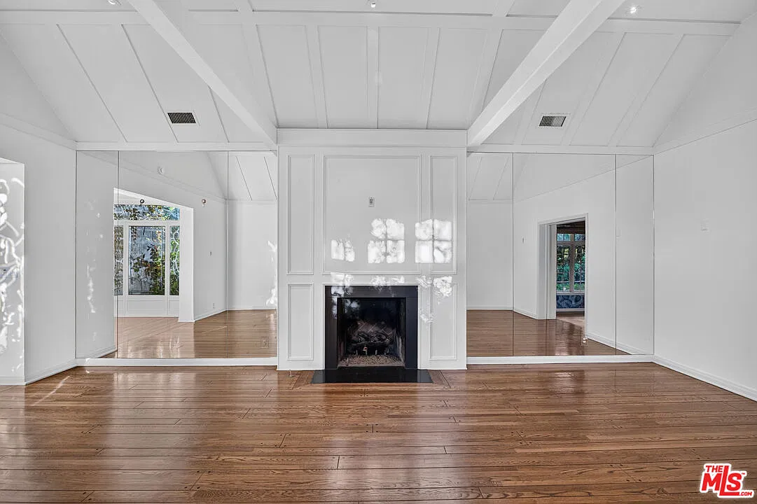 4 bed, 6.0 bath, 4646 sqft, $22,500 — Photo 3