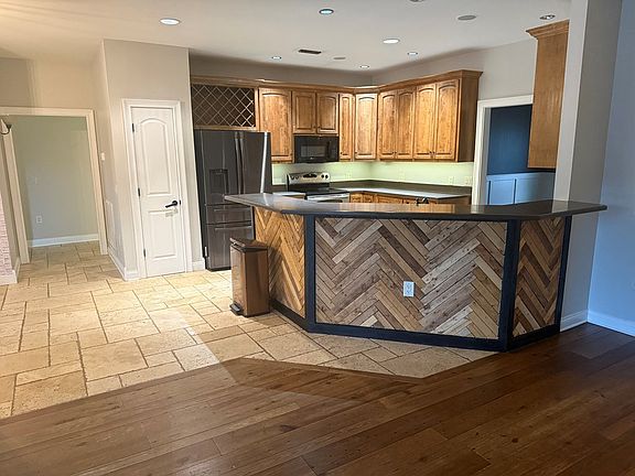 4th image of 364 Sheppard Rd