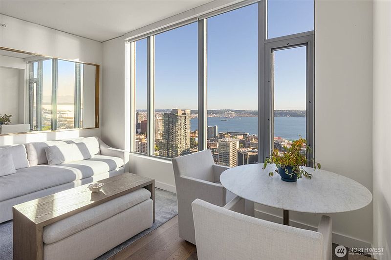 5th image of 2510 6th Ave #3305