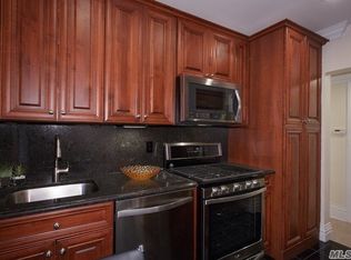 72 S Clinton Ave APT 1A, Bay Shore, NY 11706