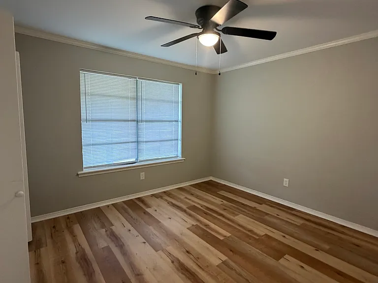 404 Brookwood Dr — Photo 9