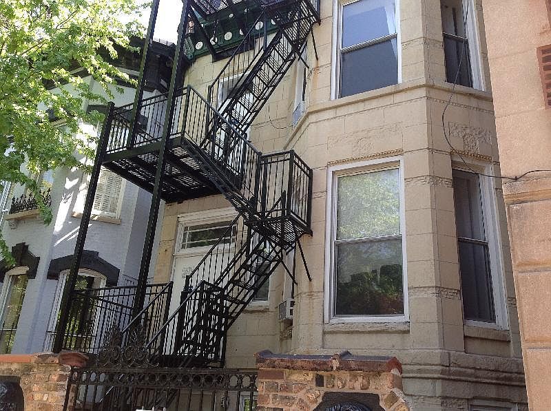 2nd image of 1900 N Lincoln Ave