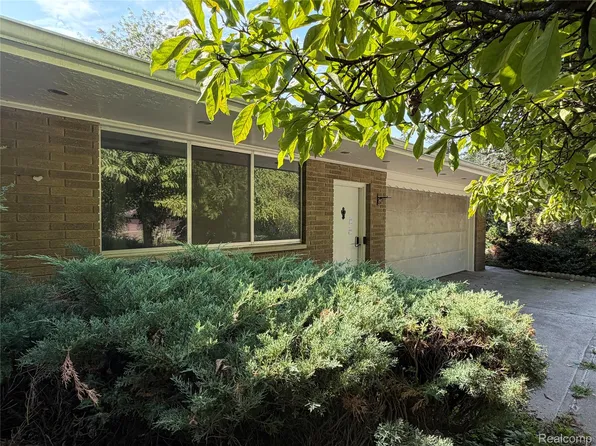 575 S Hemlock Rd, Hemlock, MI 48626