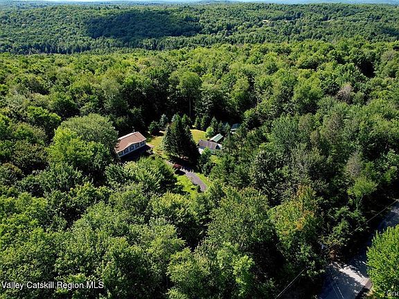 5th image of 239 Burnt Ridge Road