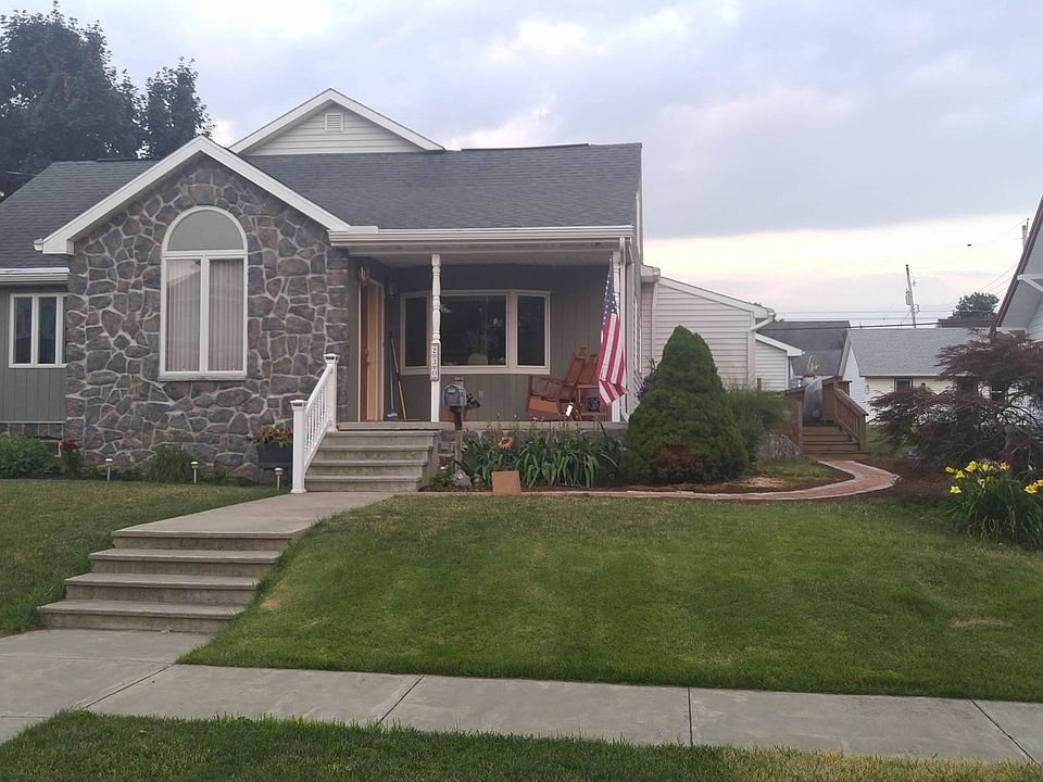 2nd image of 230 E Maple St