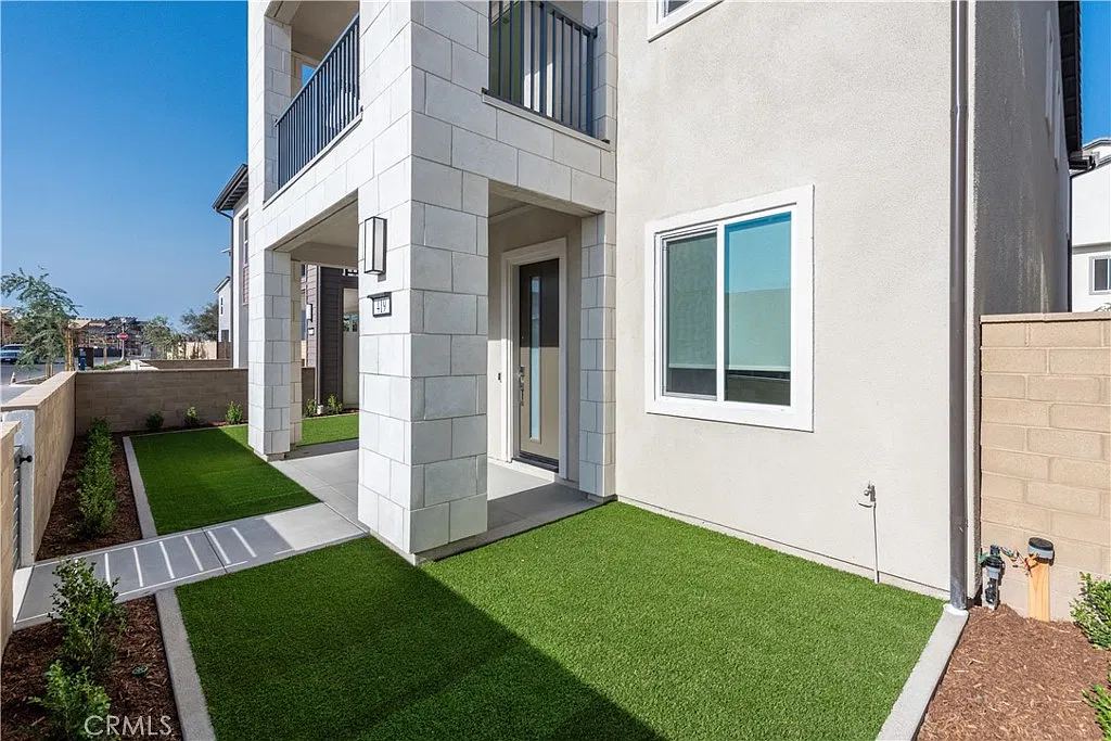 3 bed, 2.5 bath, 2138 sqft, $5,150 — Photo 3