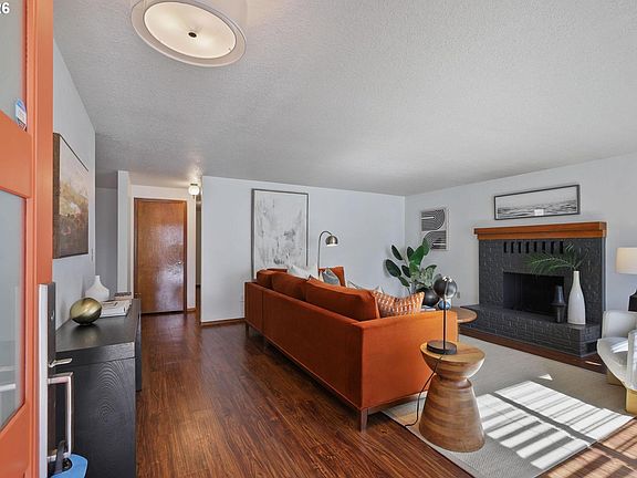 4th image of 305 SE 84th Ave