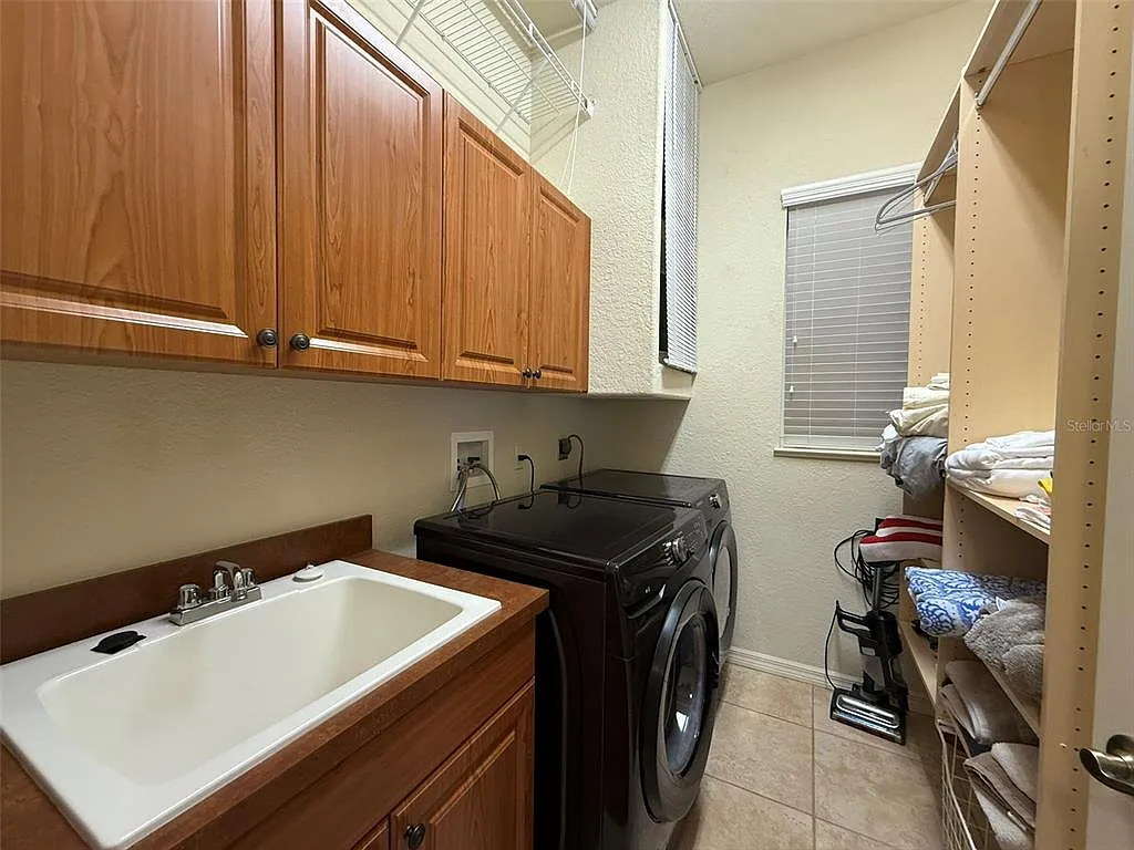 3 bed, 2.0 bath, 1903 sqft, $2,495 — Photo 4
