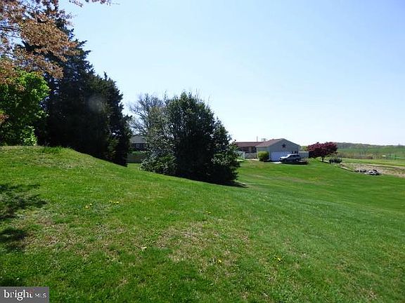 3rd image of 64 Mill St