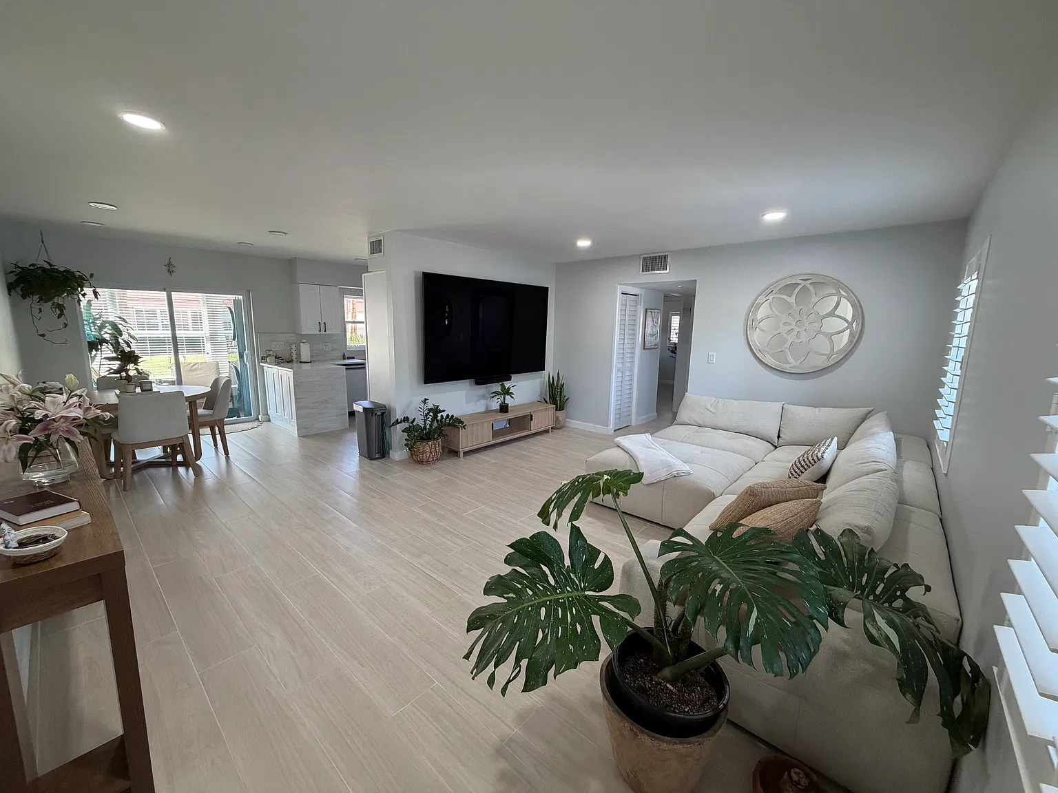 2 bed, 960 sqft, $2,500 — Photo 1