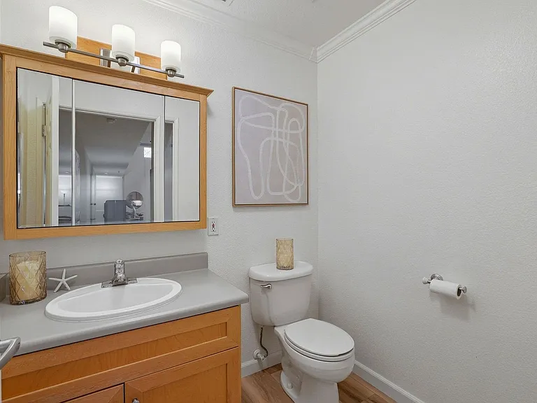 400 N 1st St #111 — Photo 6
